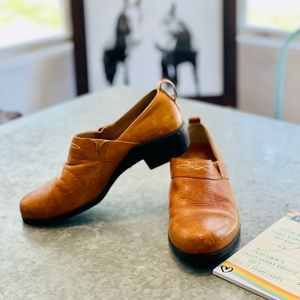 Ariat Camel Paddock Comfort Clog Gently Used